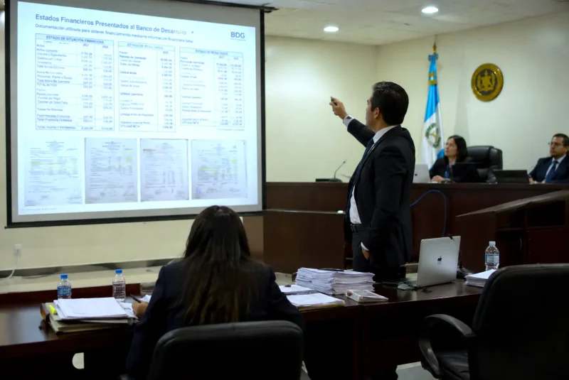 abogado de el salvador defendiendo una estafa informática